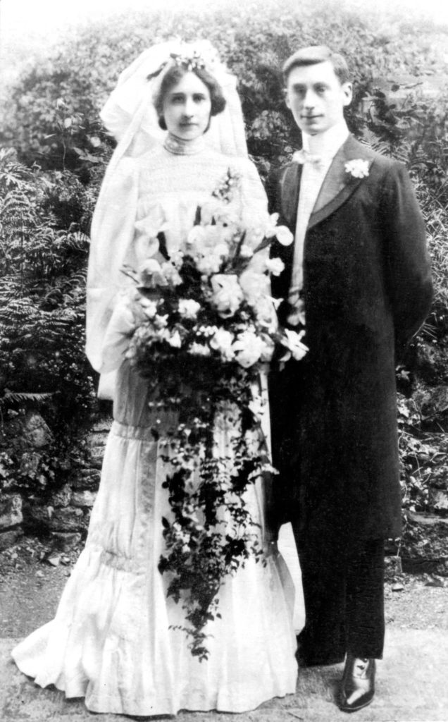 aka alt-text-original-B&W-wedding-photo-from-1904