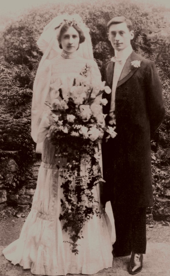 aka alt-text-wedding-couple-1901-original